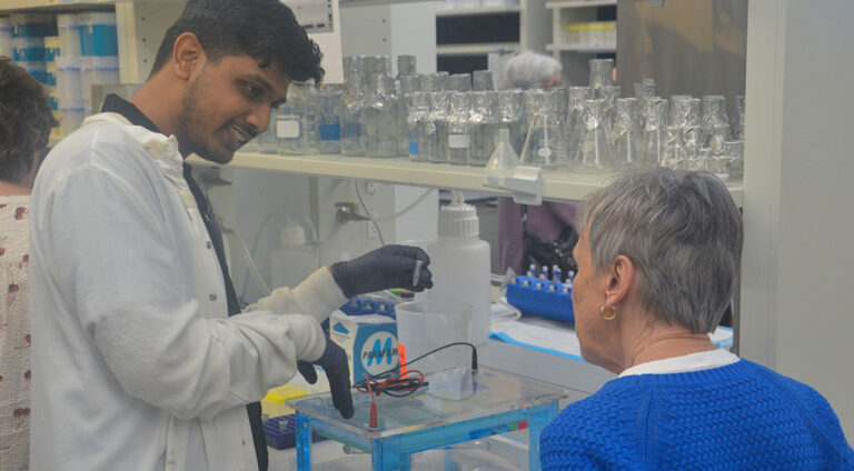 Morgridge supporters experience a ‘Night in the Lab,’ Rowe Center edition